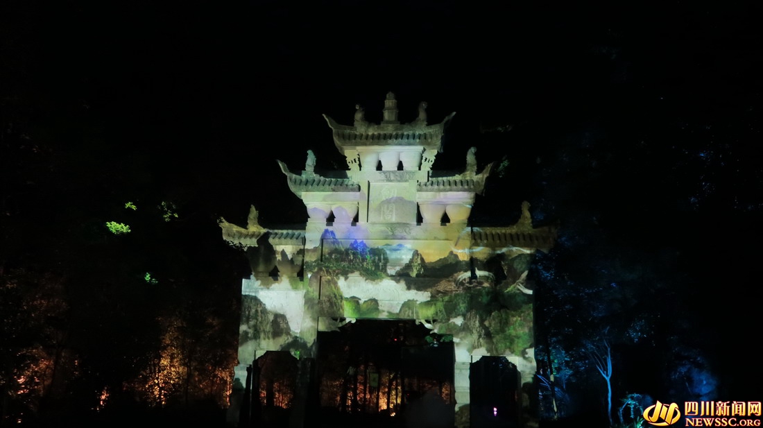 《剑阁长歌》灯光演艺秀 中国首个行进式通关夜游.jpg 《剑阁长歌》灯光演艺秀 中国首个行进式通关夜游.jpg