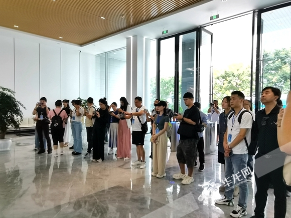 �ɷ������ڲιۡ�������-������ͻ��� ���� ��