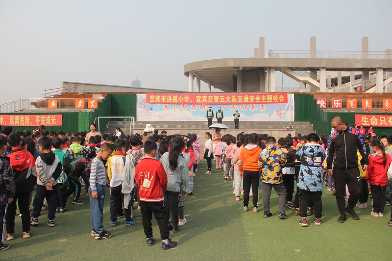 走进学校.jpg 走进学校.jpg
