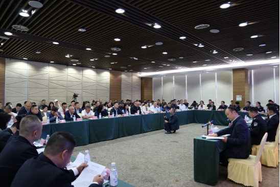 (改))护航民企 共促发展——市工商联与市公安局签署合作机制并联合召开民企座谈会749.png (改))护航民企 共促发展——市工商联与市公安局签署合作机制并联合召开民企座谈会749.png