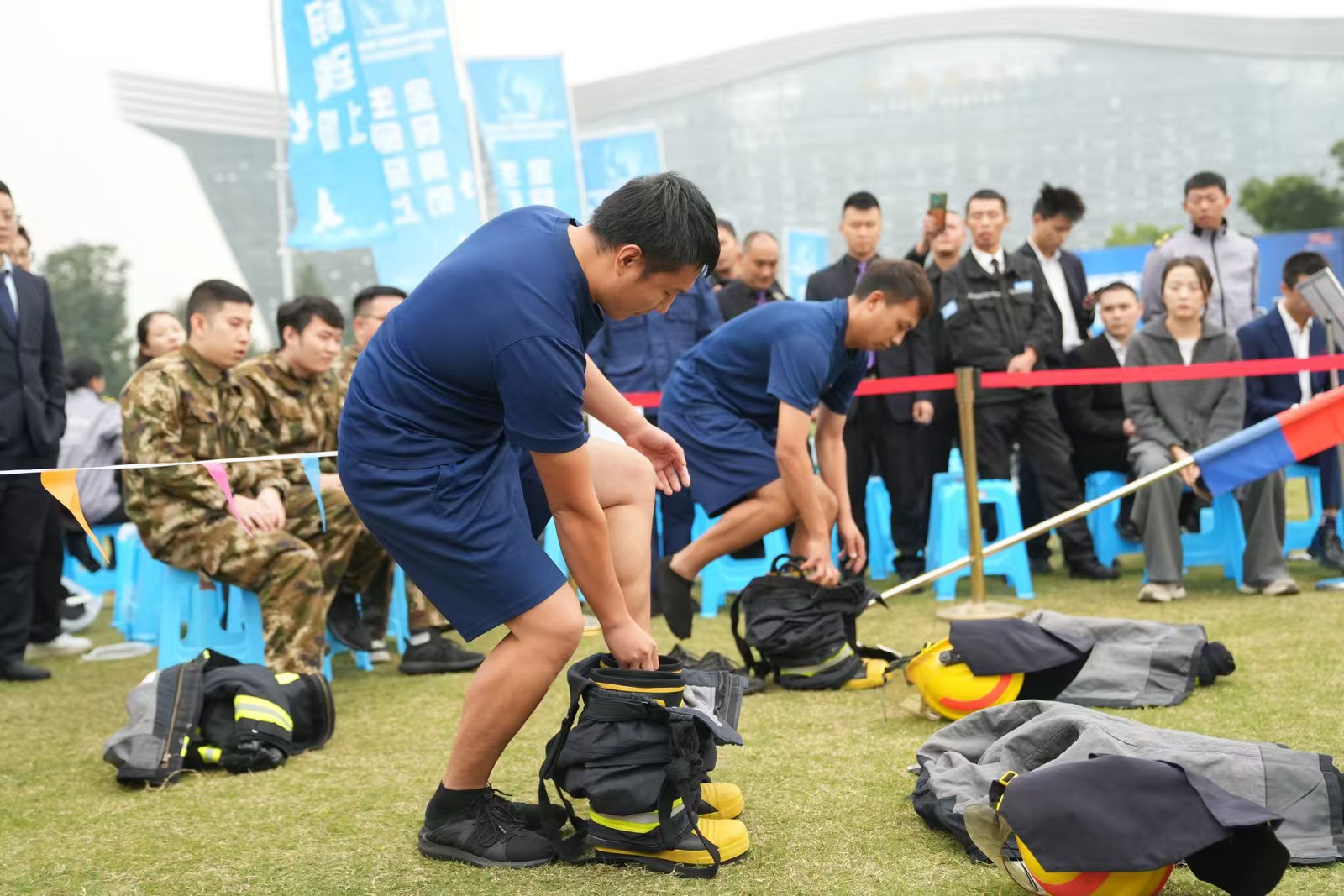 桂溪街道举行第八届微型消防站应急队伍业务技能比武竞赛.jpg 桂溪街道举行第八届微型消防站应急队伍业务技能比武竞赛.jpg