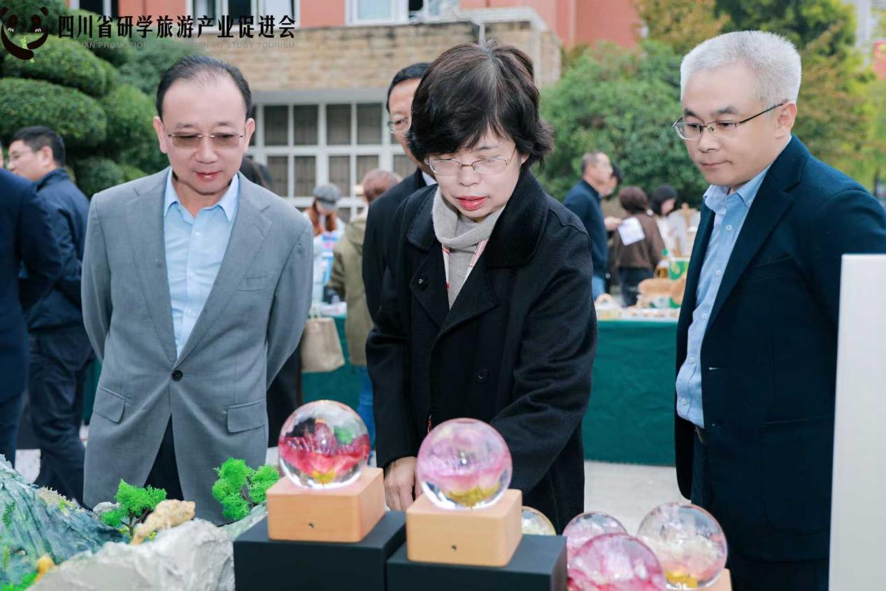四川研学旅游产业促进会文创分会正式成立.jpg 四川研学旅游产业促进会文创分会正式成立.jpg