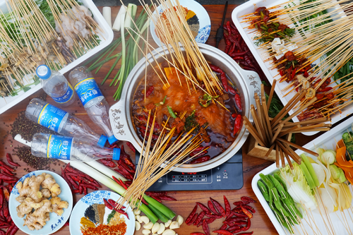 “花毛啤串”老成都麻辣烫蹿红,引领社交类休闲餐饮品牌加盟热潮
