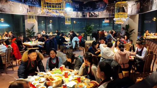 “花毛啤串”老成都麻辣烫蹿红,引领社交类休闲餐饮品牌加盟热潮