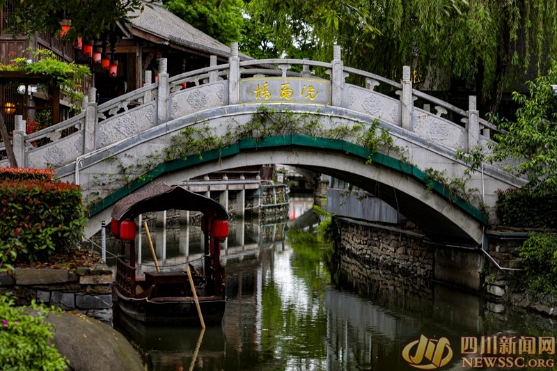 摄于铁像寺水街 洗面桥倒影.jpg