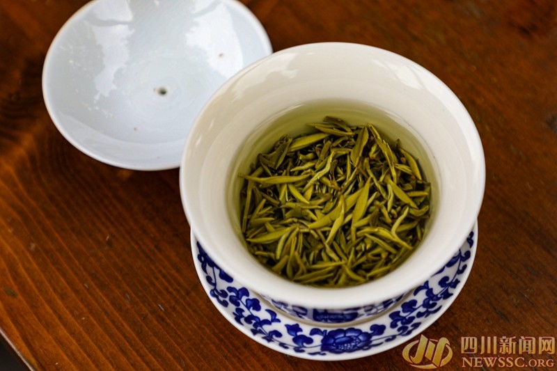 摄于铁像寺水街陈锦茶楼 一碗盖碗茶.jpg