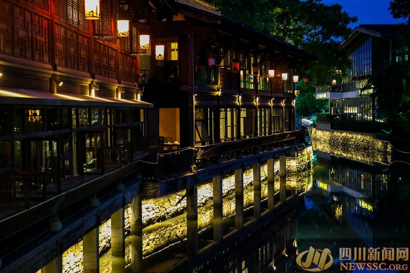 摄于铁像寺水街桥头 小桥流水人家.jpg