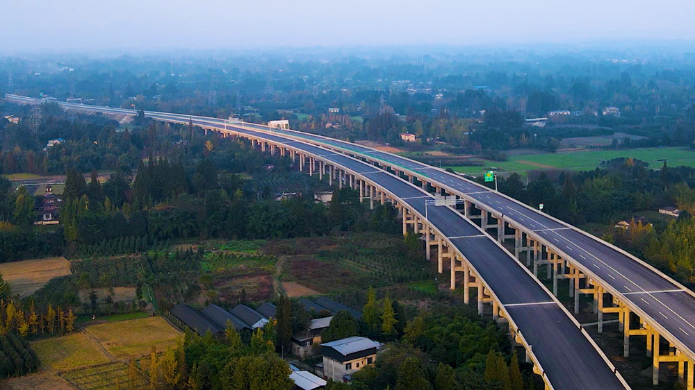 成都都市圈环线高速公路全线通车_副本.jpg