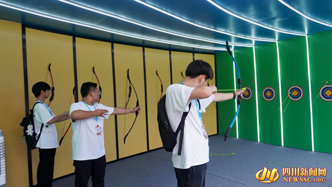现场体验射箭.jpg