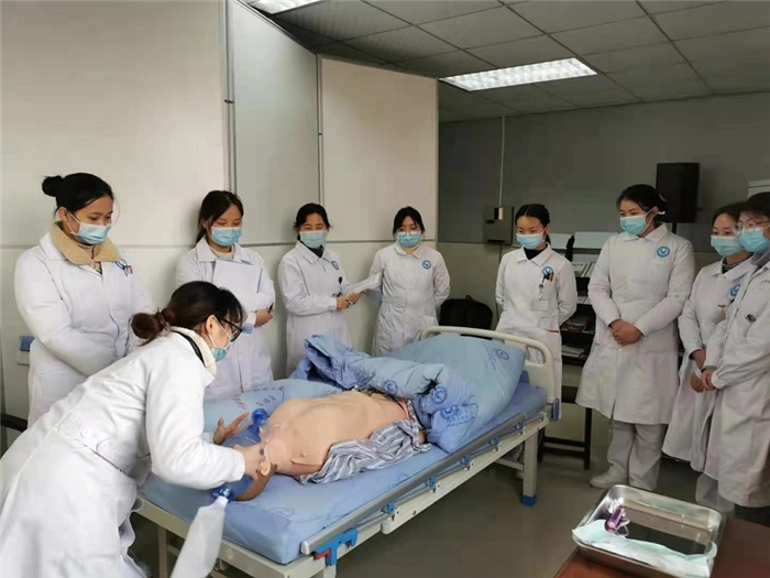川北医学院第二附属医院护理部组织进行年终“三基”考试