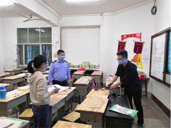 教室 人均_教室图片动漫
