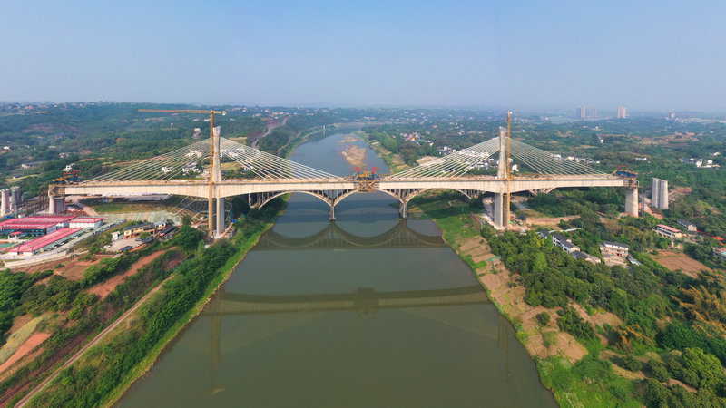 四川泸州：国内最大跨度的铁路单索面斜拉桥|隆黄铁路沱江特大桥合龙在即