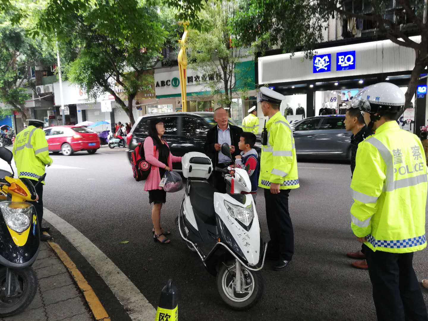 隆昌交警大队开展摩托车,电动车违法整治