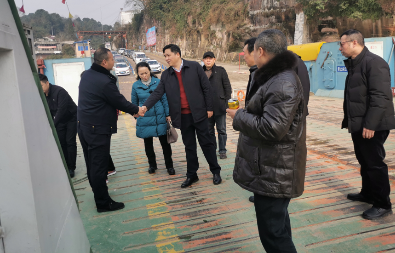 宜宾市交通运输局雷涛局长检查泥溪车渡安全工作