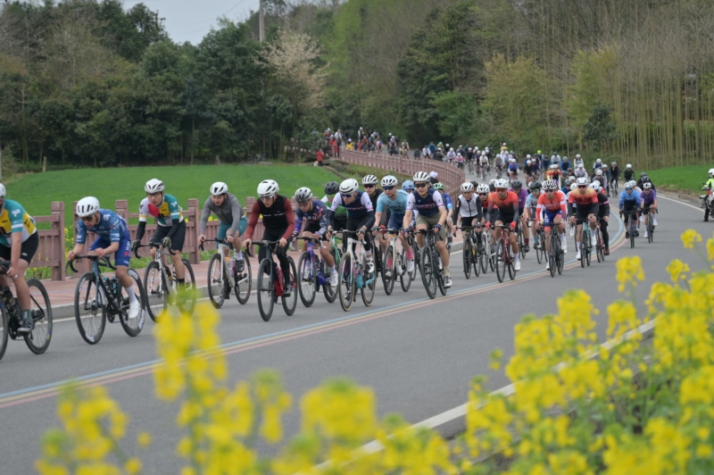 1500余人竞逐“绝美”赛道3_a