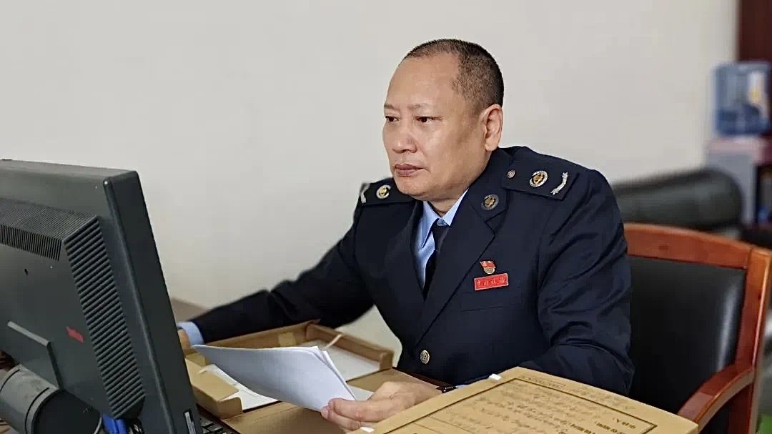 51eb9247-f258-494d-82d6-579b82b45885