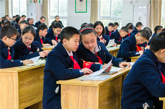 青神县实验小学发挥名师示范引领 打造特色高效课堂