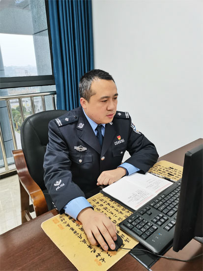 大竹县公安局民警张华:坚守平凡 甘当绿叶